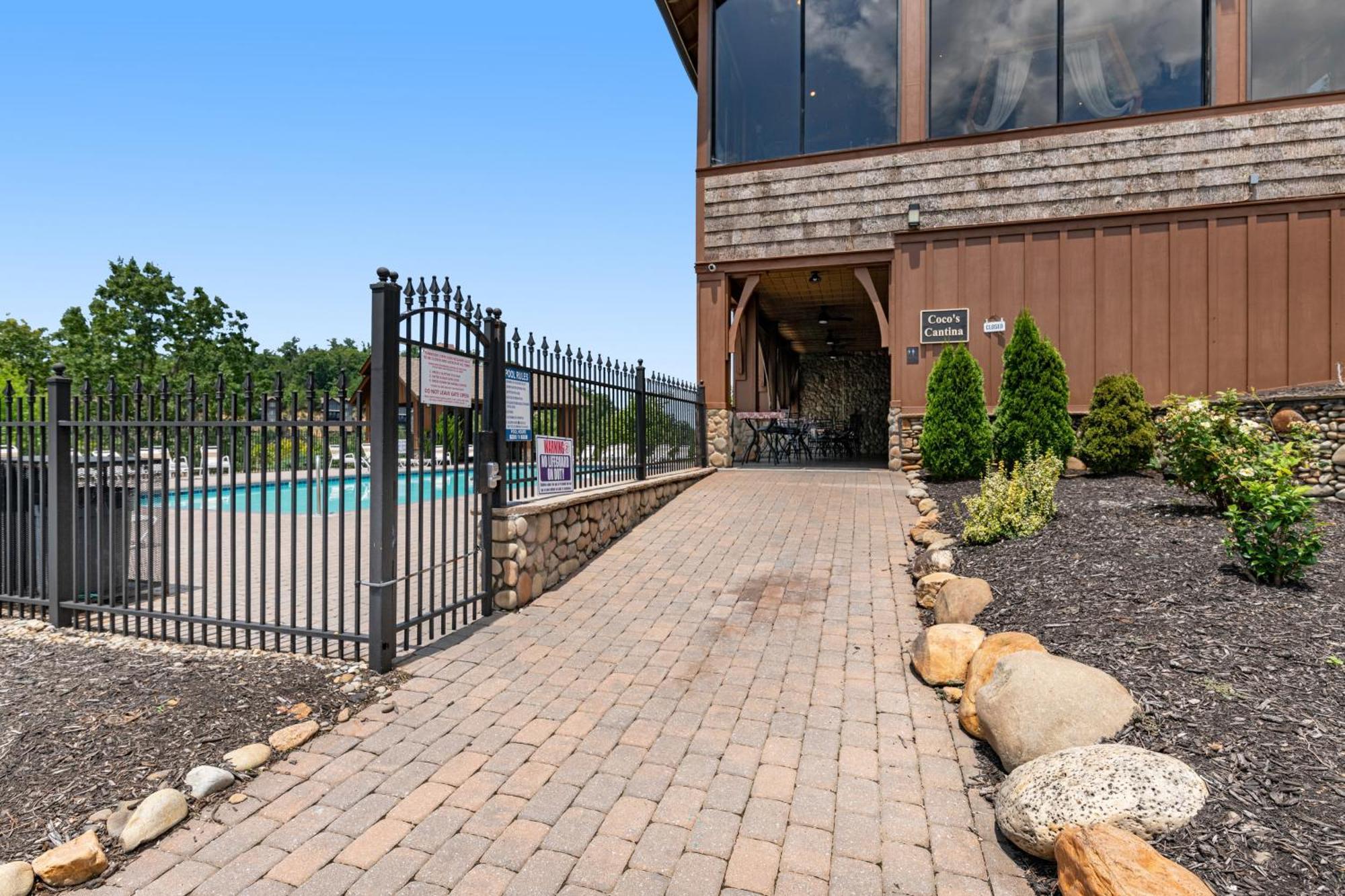 Hillbilly Highrise Villa Pigeon Forge Exterior photo